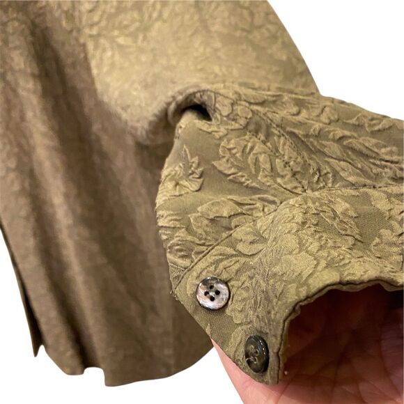 100% Silk Women Lg Sleeve Embossed Floral Button Tunic Blouse Olive Green M NWOT - Picture 4 of 10